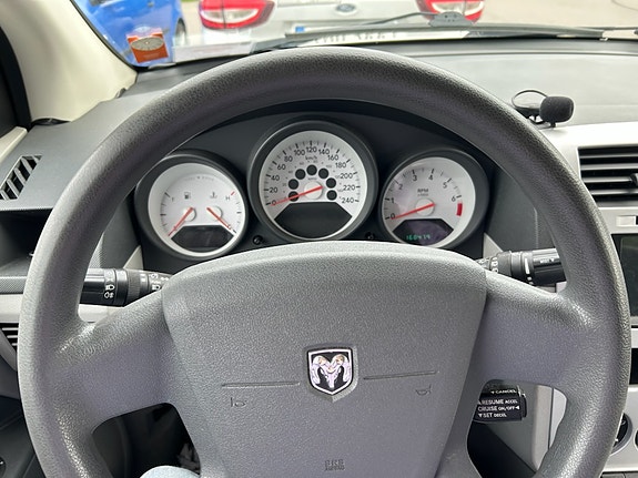 Dodge Caliber 6 of 9