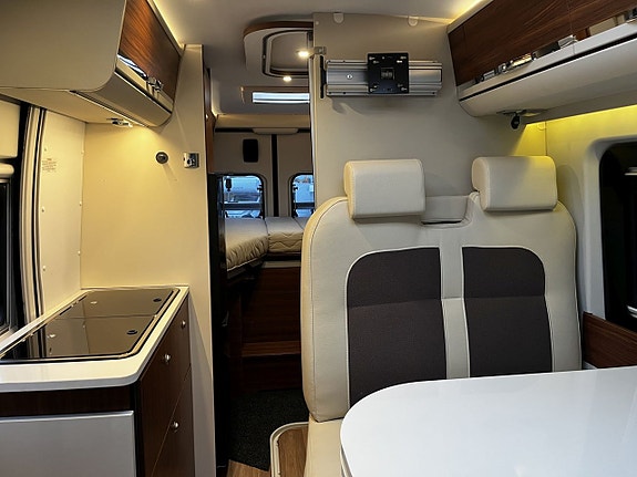 Adria Twin 640SLX Långbäddar, 180 hk, automat, Alde vattenburen värme 12 of 26