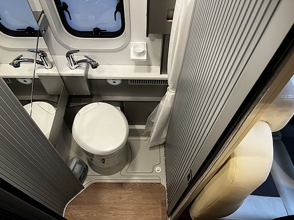 Adria Twin 640SLX Långbäddar, 180 hk, automat, Alde vattenburen värme 18 of 26