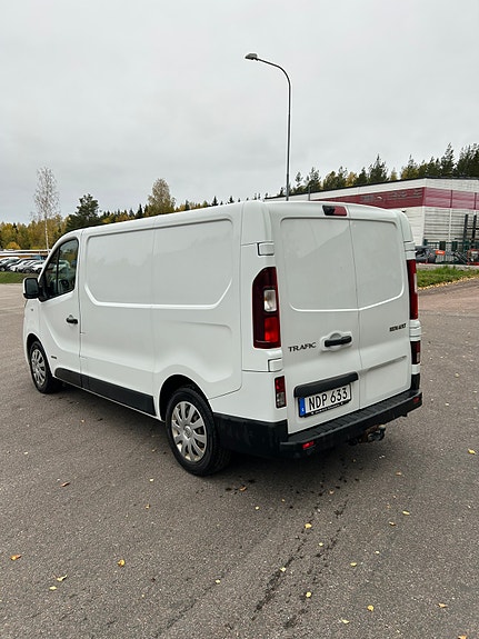 Renault Trafic 4 of 6