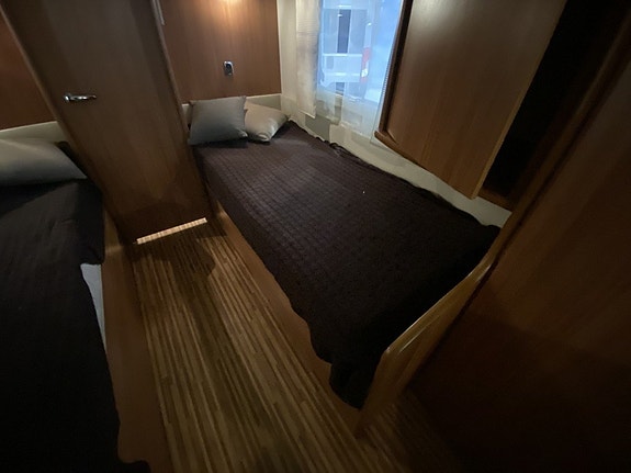 Adria 743 HT /Alde /Långbädddar / Vinteranpassad 5 of 13