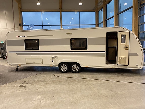 Adria 743 HT /Alde /Långbädddar / Vinteranpassad