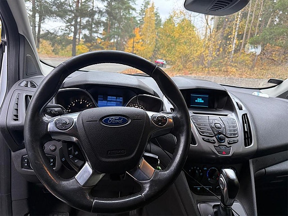 Ford Transit Connect 9 of 14