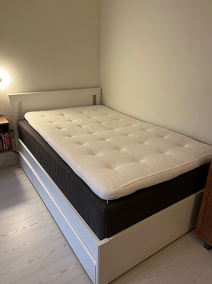 Säng 120x200 - IKEA SONGESAND stomme, STAVANGER resårbotten & TUSTNA