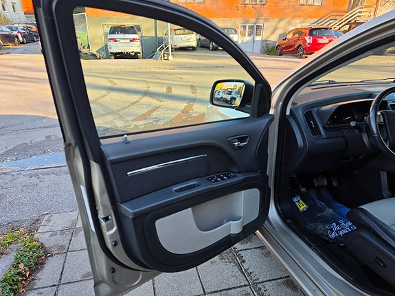 Dodge Journey 11 of 24