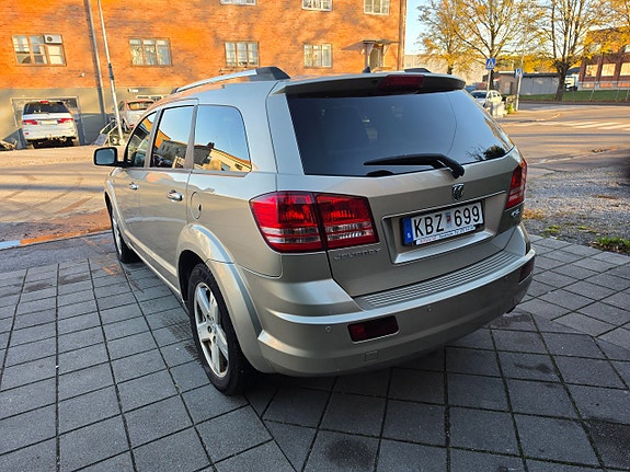 Dodge Journey 4 of 24