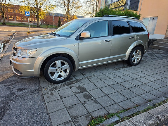 Dodge Journey 8 of 24