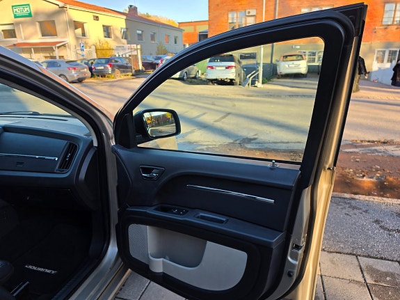 Dodge Journey 16 of 24