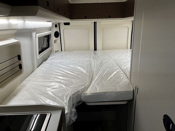 Westfalia Columbus 640E 180 hk, automat, långbäddar, litium, Maxi-chassi 16 of 24