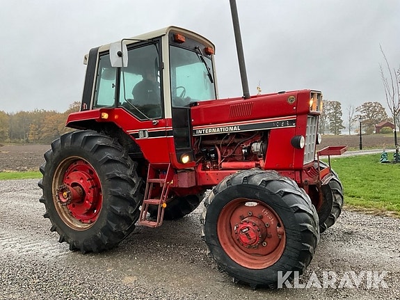 Traktor International IH 1086 2 of 6