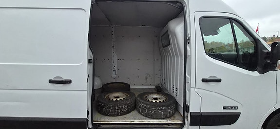 Nissan NV400 15 of 16