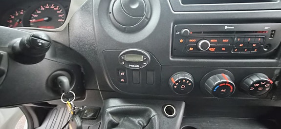 Nissan NV400 7 of 16