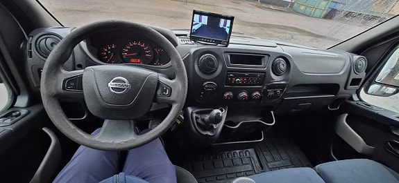Nissan NV400 9 of 16