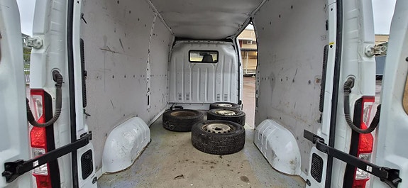 Nissan NV400 16 of 16