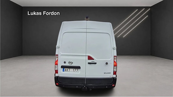 Nissan NV400 4 of 16