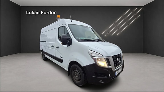 Nissan NV400 3 of 16