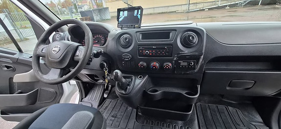 Nissan NV400 12 of 16