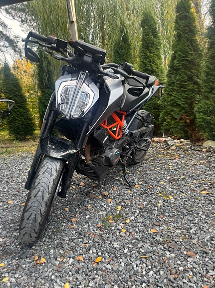 KTM 125 Duke 2 of 5