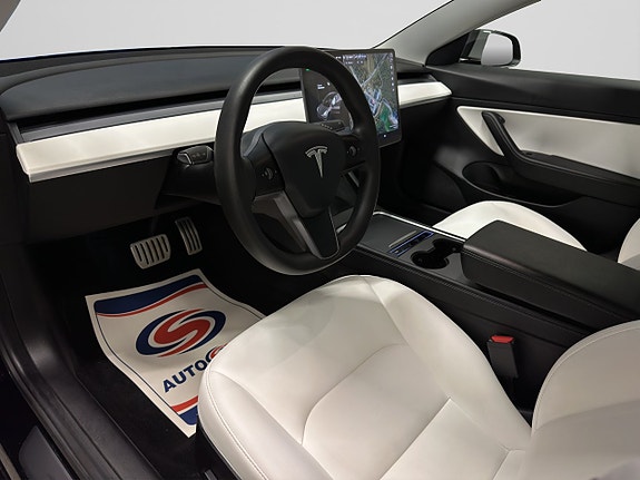 Tesla Model 3 11 of 25