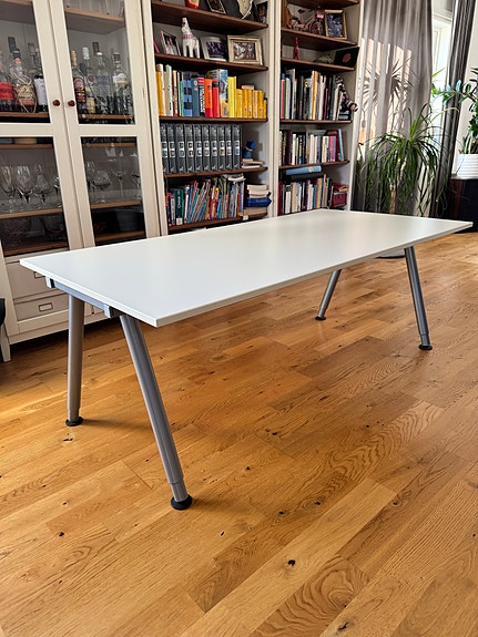 Bord Galant från IKEA