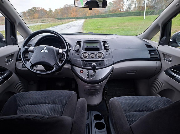 Mitsubishi Grandis 7 of 8