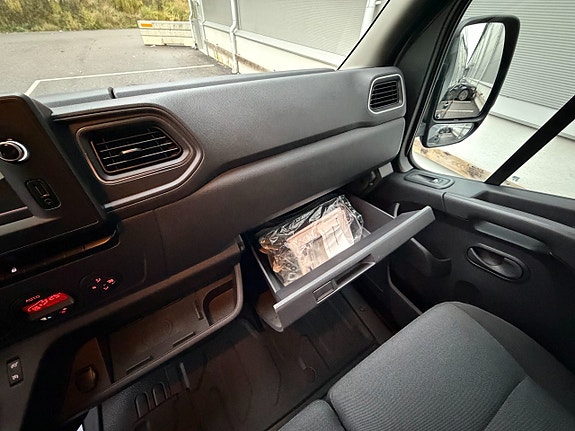 Renault Master 29 of 30