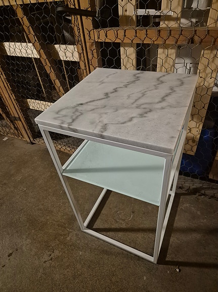 Marmor bord / side board