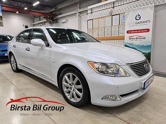 Lexus LS460 7 of 25