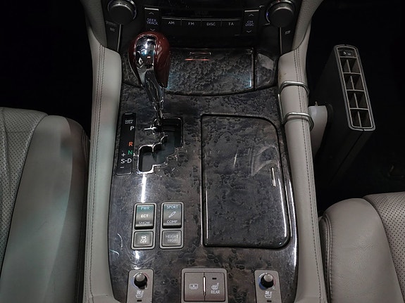Lexus LS460 18 of 25