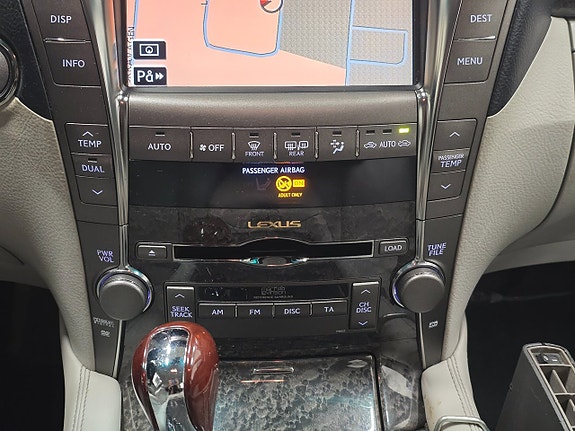 Lexus LS460 19 of 25