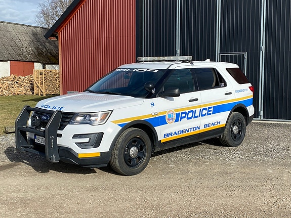 Ford Explorer 19 of 26