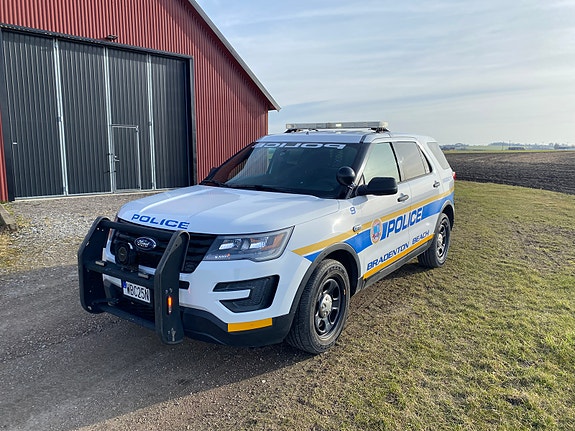 Ford Explorer 23 of 26