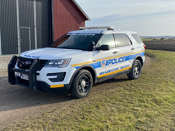 Ford Explorer 25 of 26