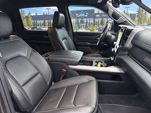 Dodge RAM 1500 10 of 17