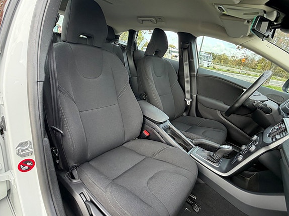 Volvo V40 11 of 12