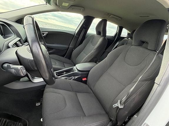 Volvo V40 9 of 12