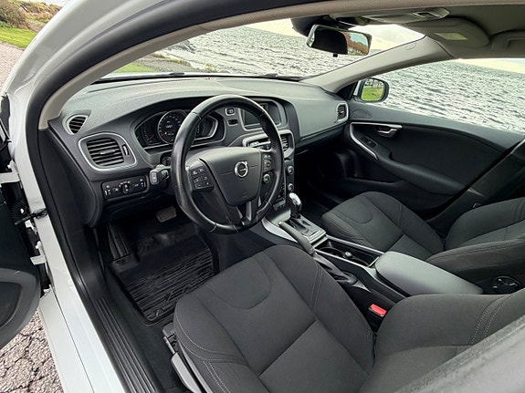 Volvo V40 8 of 12