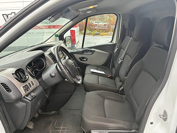 Nissan NV300 5 of 12