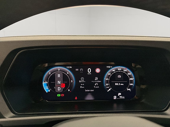 Volkswagen Caddy Maxi 18 of 30