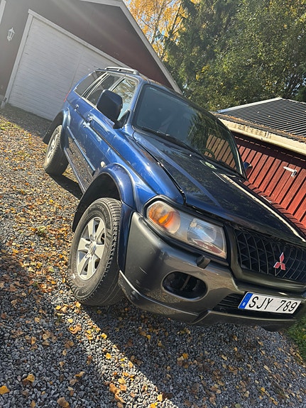 Mitsubishi Pajero Sport 2 of 19