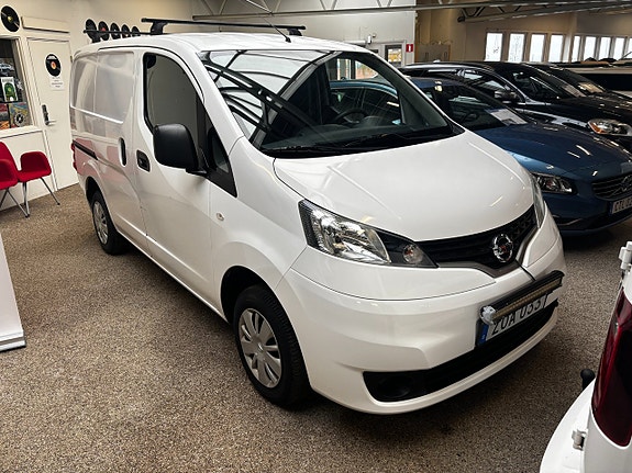 Nissan NV200 2 of 6