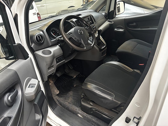 Nissan NV200 5 of 6