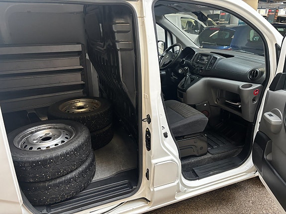 Nissan NV200 6 of 6