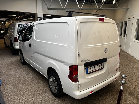 Nissan NV200 3 of 6