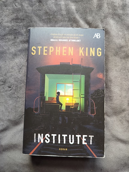 Stephen King boken Institutet