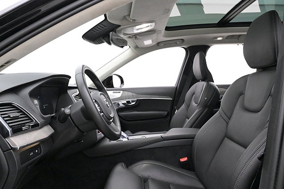 Volvo XC90 10 of 27