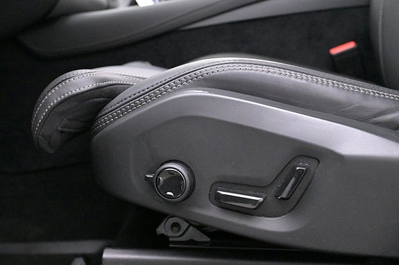 Volvo XC90 13 of 27