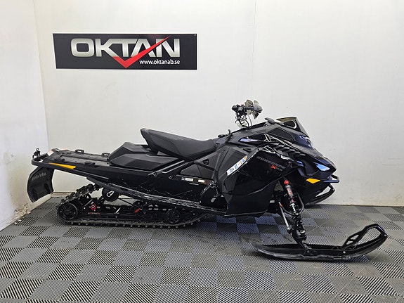 Ski-doo Renegade XRS 850 E-TEC 2 of 6