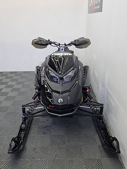 Ski-doo Renegade XRS 850 E-TEC 3 of 6