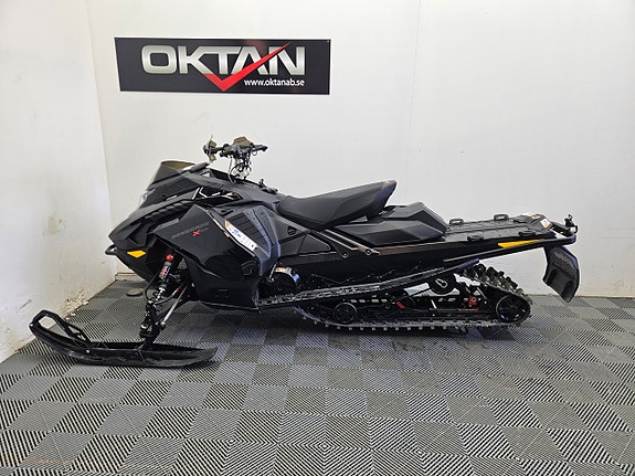 Ski-doo Renegade XRS 850 E-TEC 4 of 6